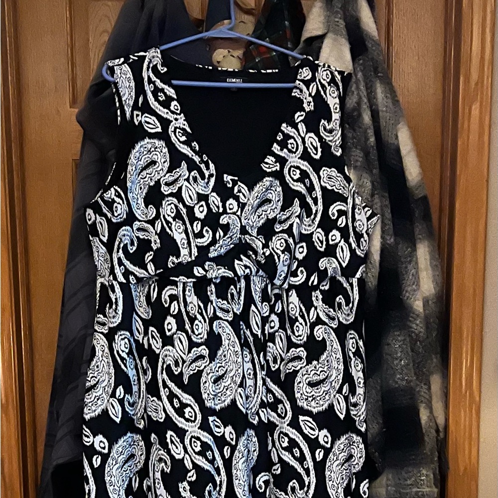 Like new Elementz women’s maxi dress, size 3x.